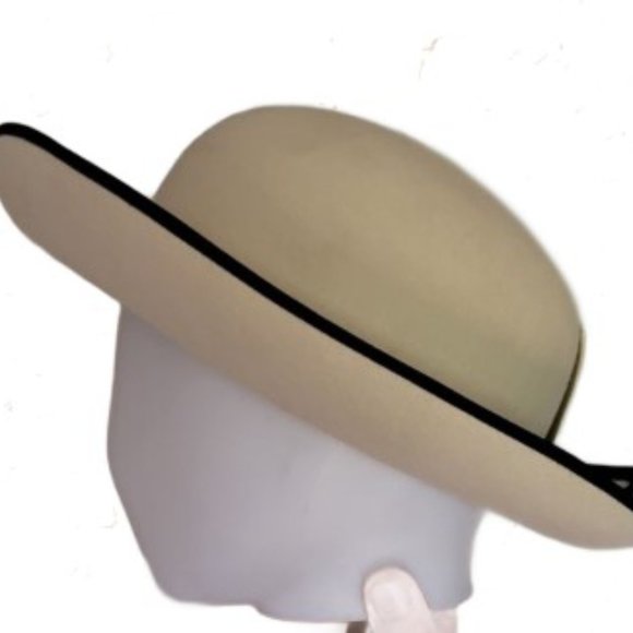 Rosanne ivory felt woman's hat with black trim - Picture 3 of 5